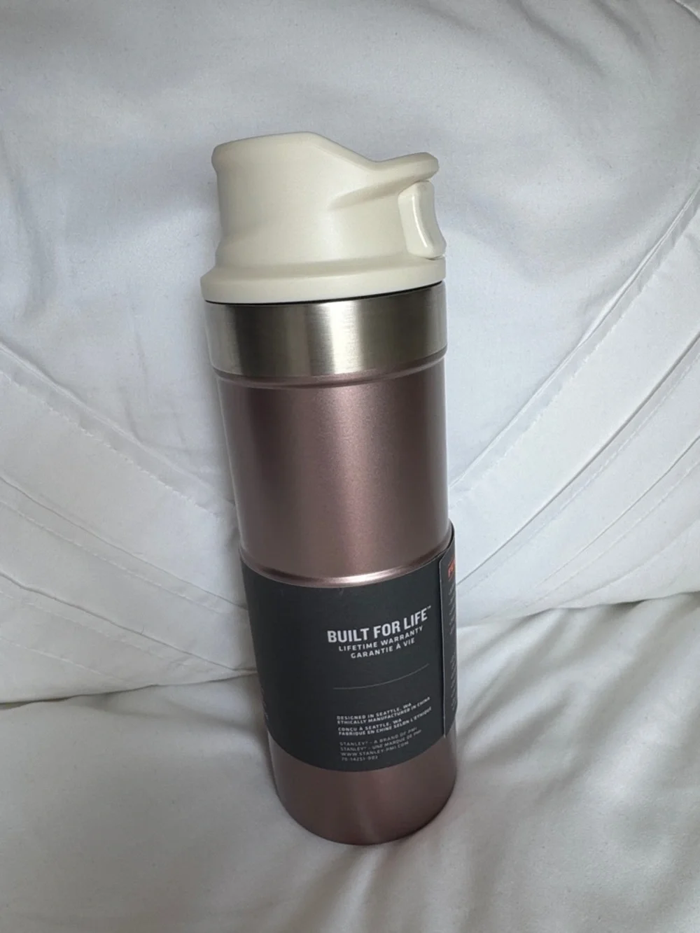 Stanley Classic Trigger-Action Travel Mug 16 oz - Picture 4 of 7